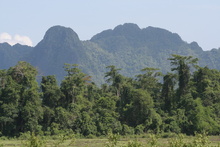 okolie Vang Vieng