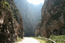 Road up to Abra Anticona