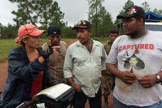 Discussing the road conditions close to Leimus